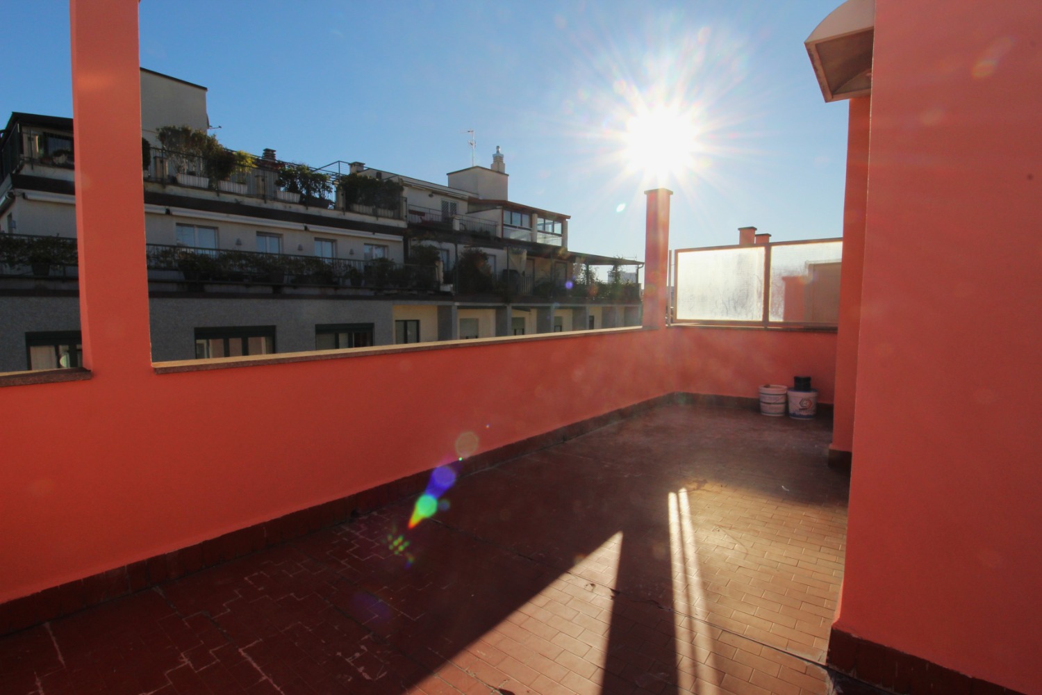 Monolocale con terrazzo in affitto in Crocetta