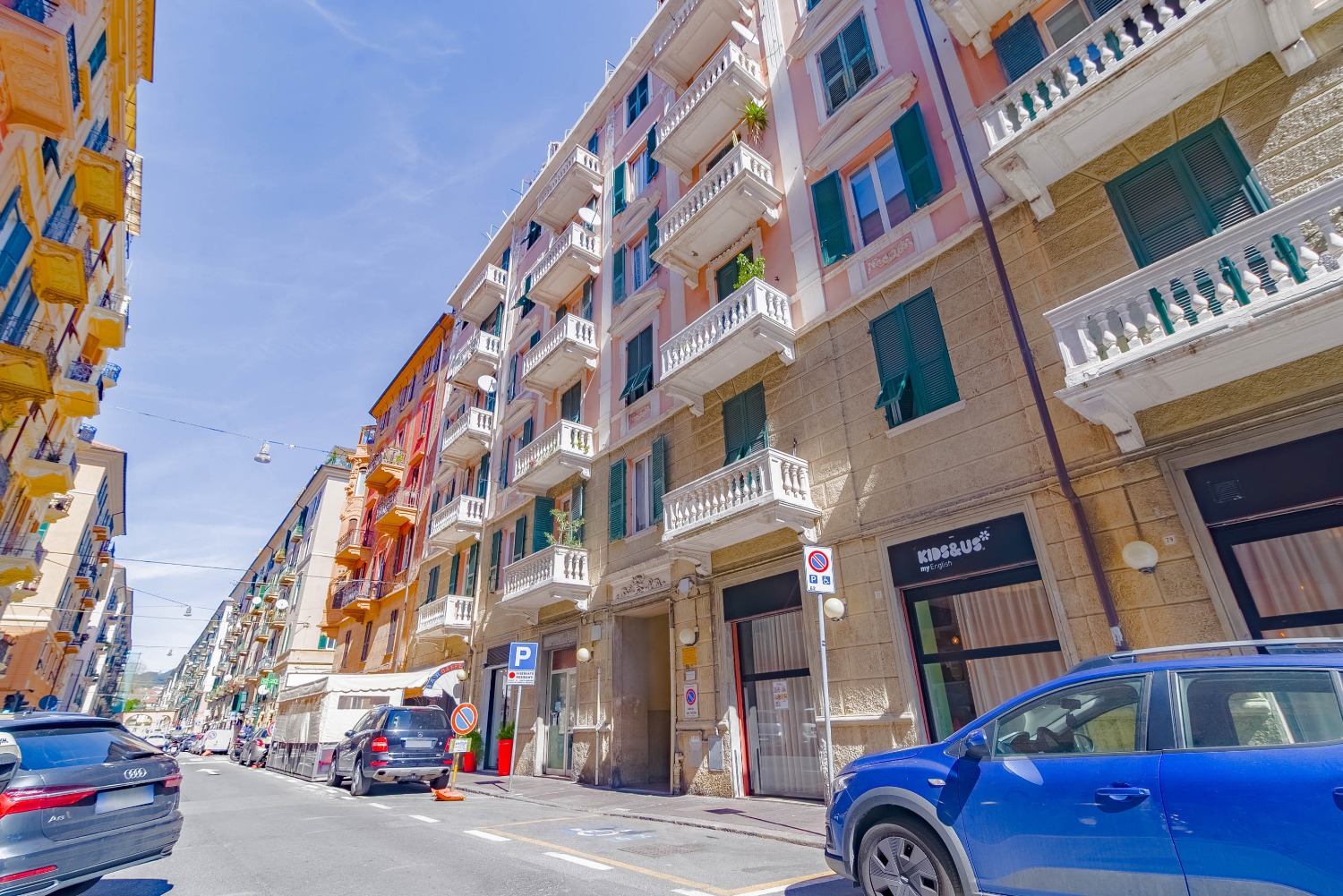 AMPIO APPARTAMENTO IN ZONA CENTRALE