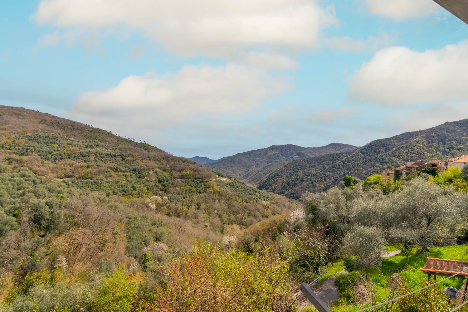 CASA INDIPENDENTE CON VISTA PANORAMICA!
