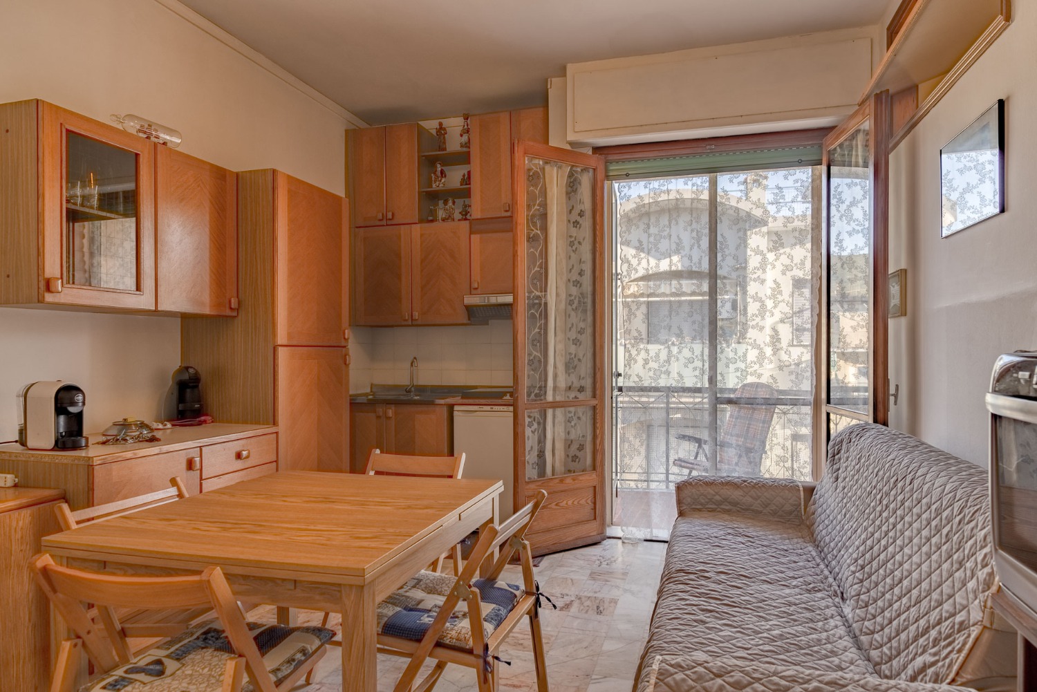 AMPIO MONOLOCALE A 3O METRI DAL MARE!!!