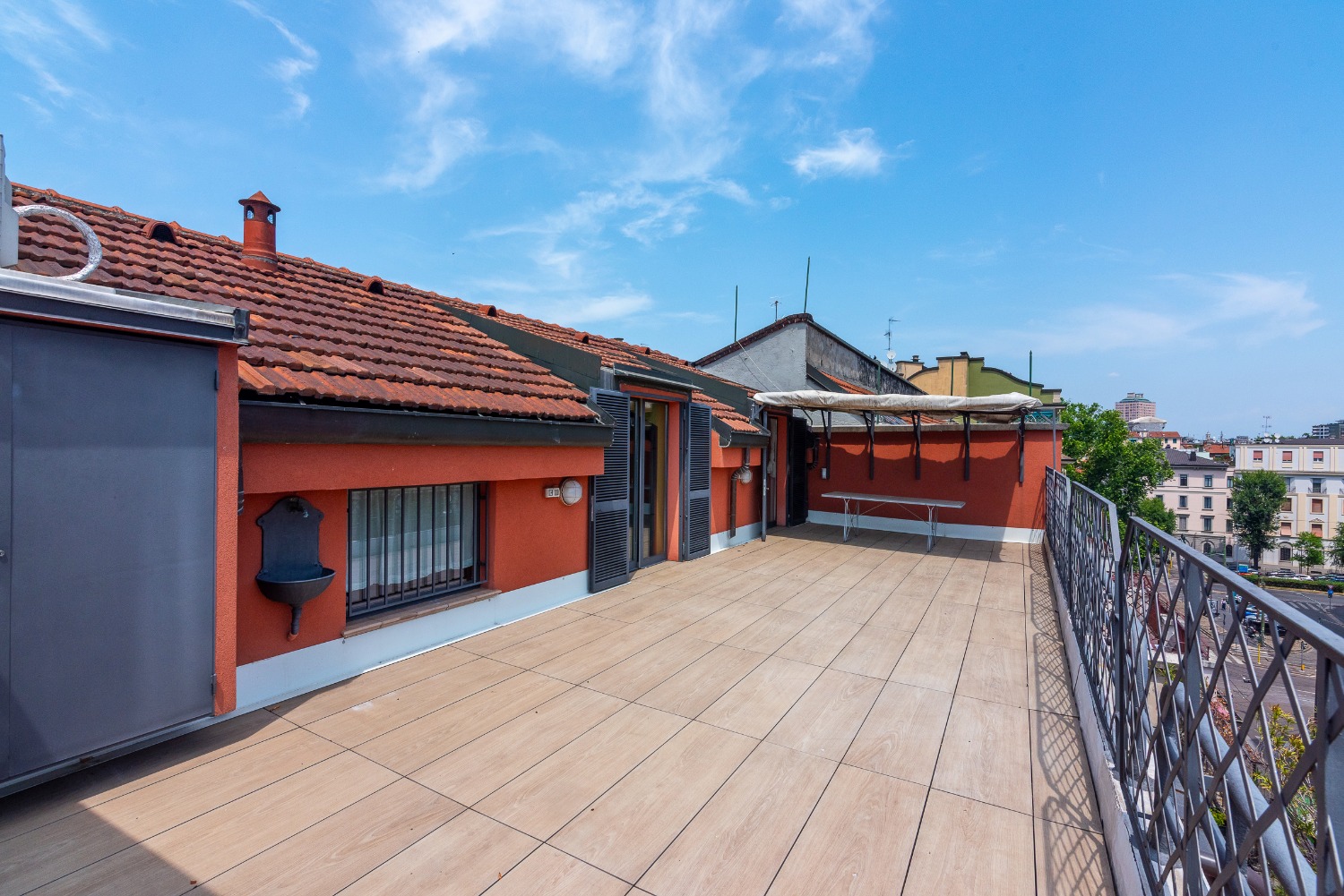 Appartamento con terrazzo e box in Porta Lodovica