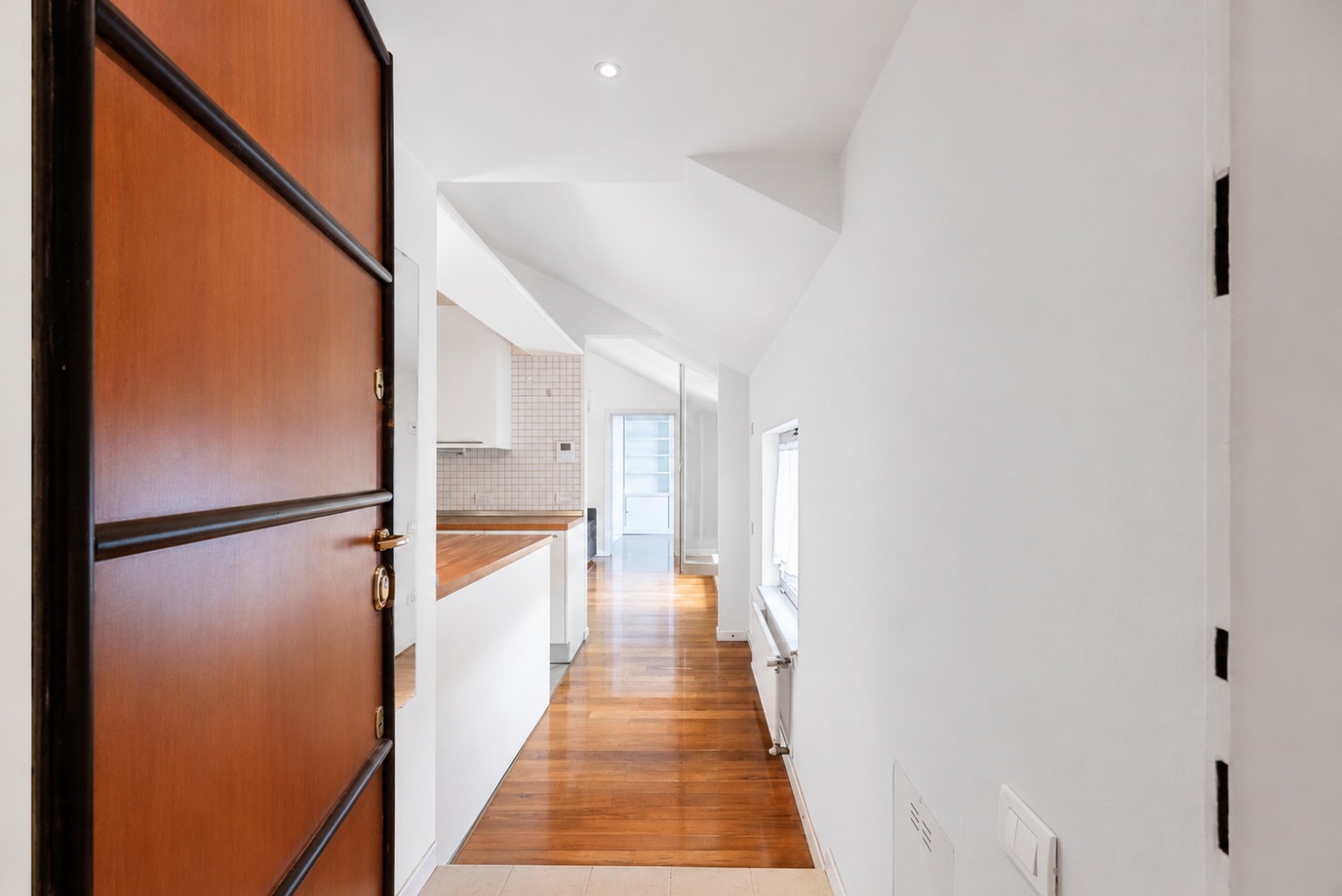 Appartamento con terrazzo e box in Porta Lodovica