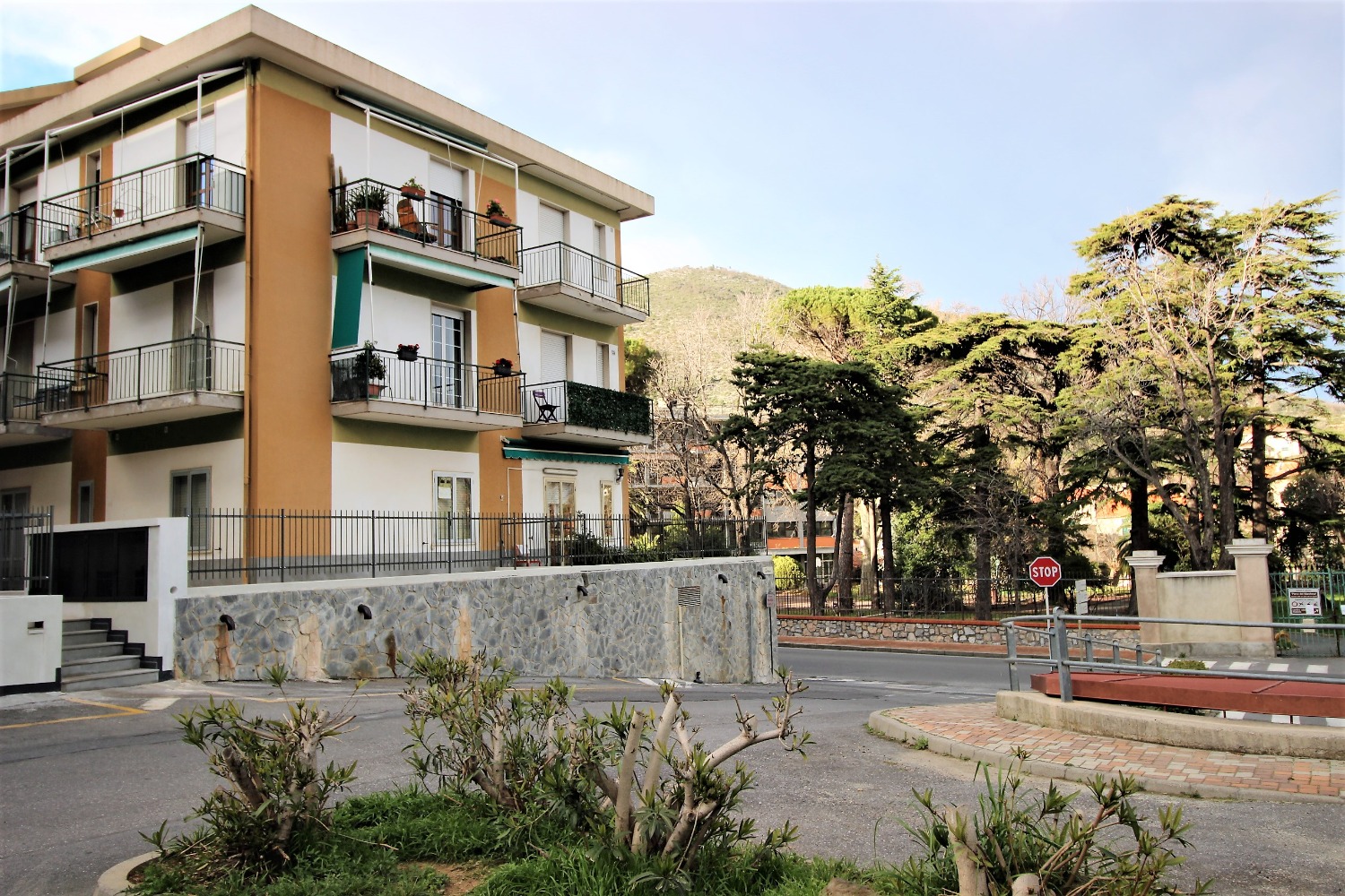 BOX AUTO IN VENDITA A TOIRANO IN VIA ALDO MORO