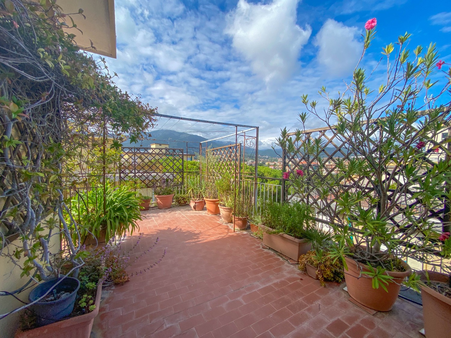 ATTICO CON TERRAZZA DA SOGNO IN ZONA POSTE