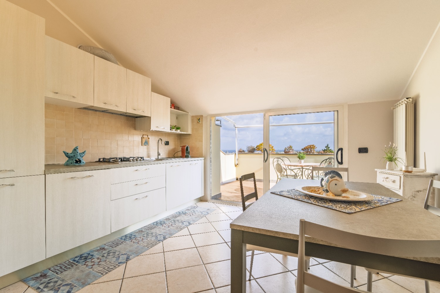 VILLA A SCHIERA CON TERRAZZE VISTA MARE