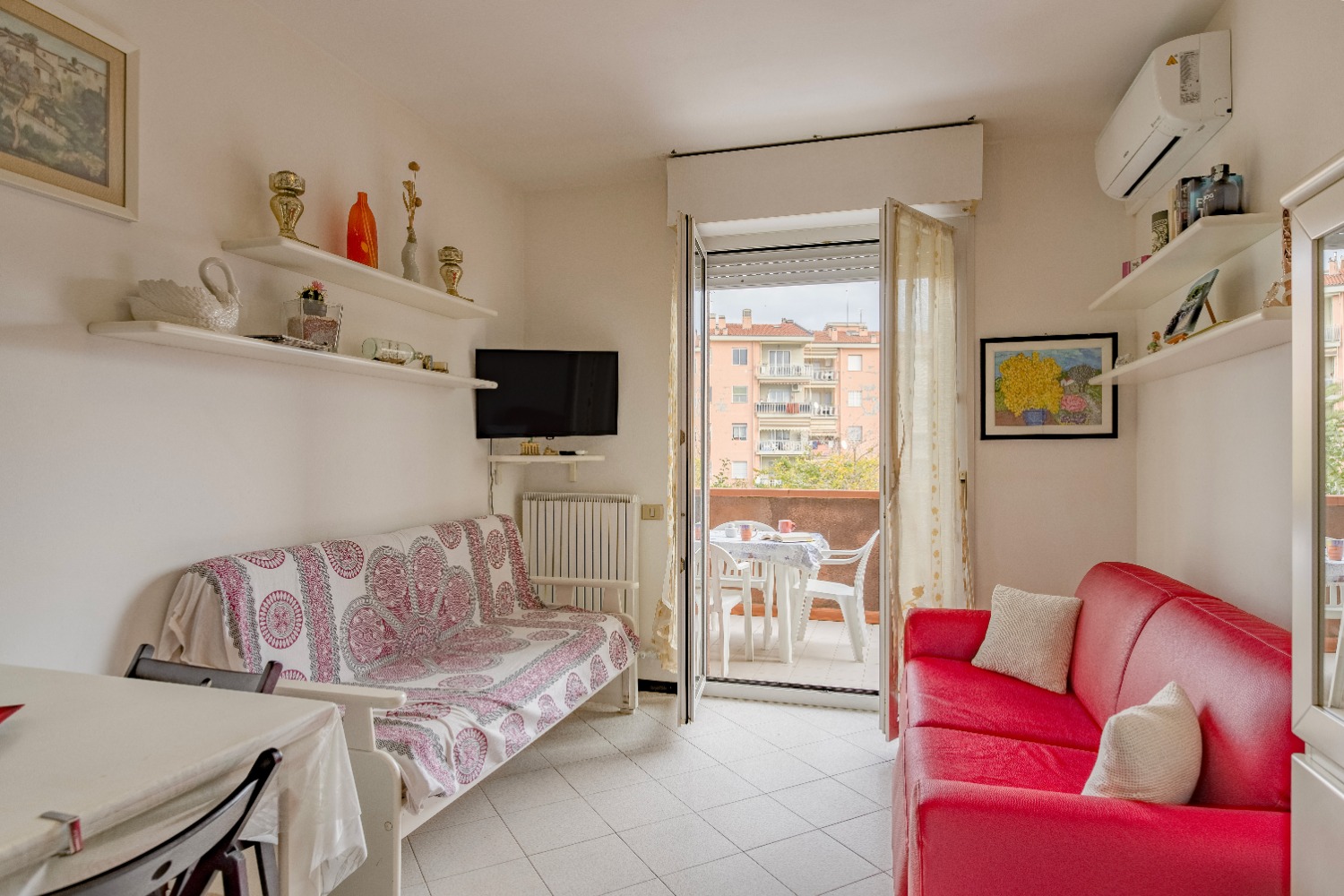 La tua nuova casa con vista mare ti aspetta!