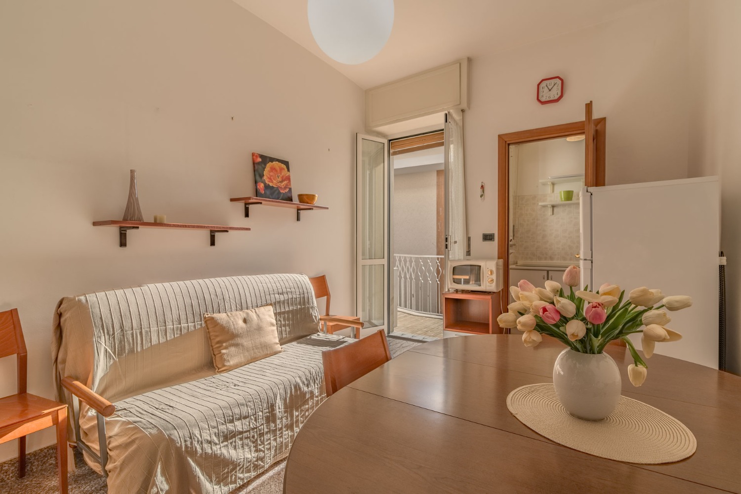 TRILOCALE A 200 METRI DAL MARE CON CANTINA!