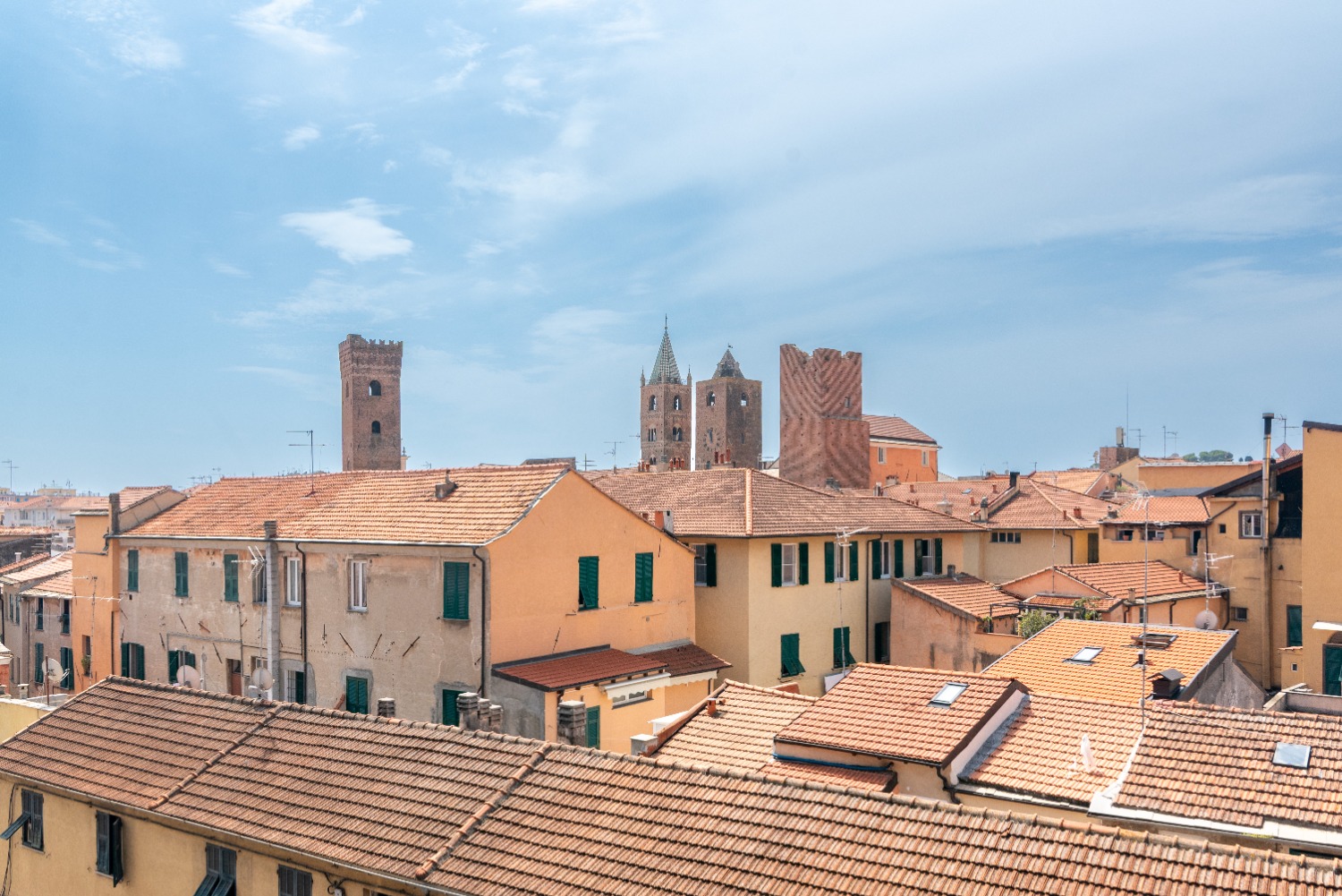 QUDRILOCALE IN ZONA CENTRALE AD ALBENGA!