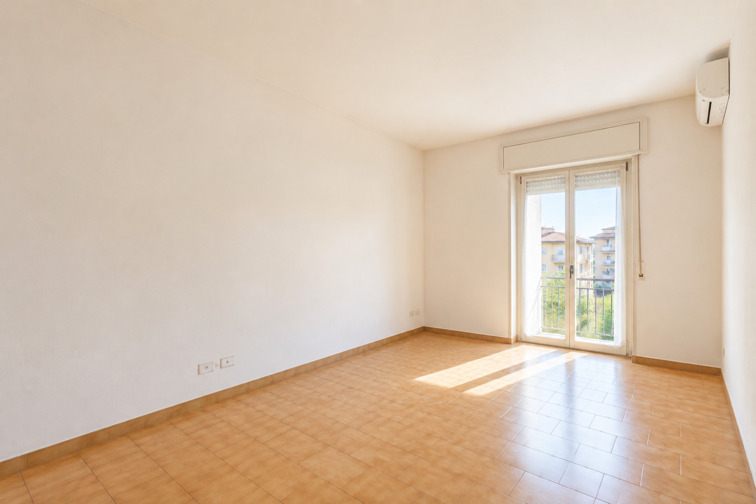 Milano – Via Chinotto Ampio monolocale con balcone