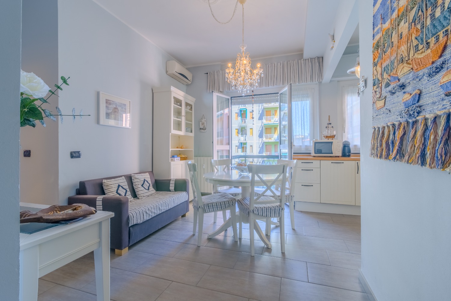 TRILOCALE RISTRUTTURATO A 70 METRI DAL MARE