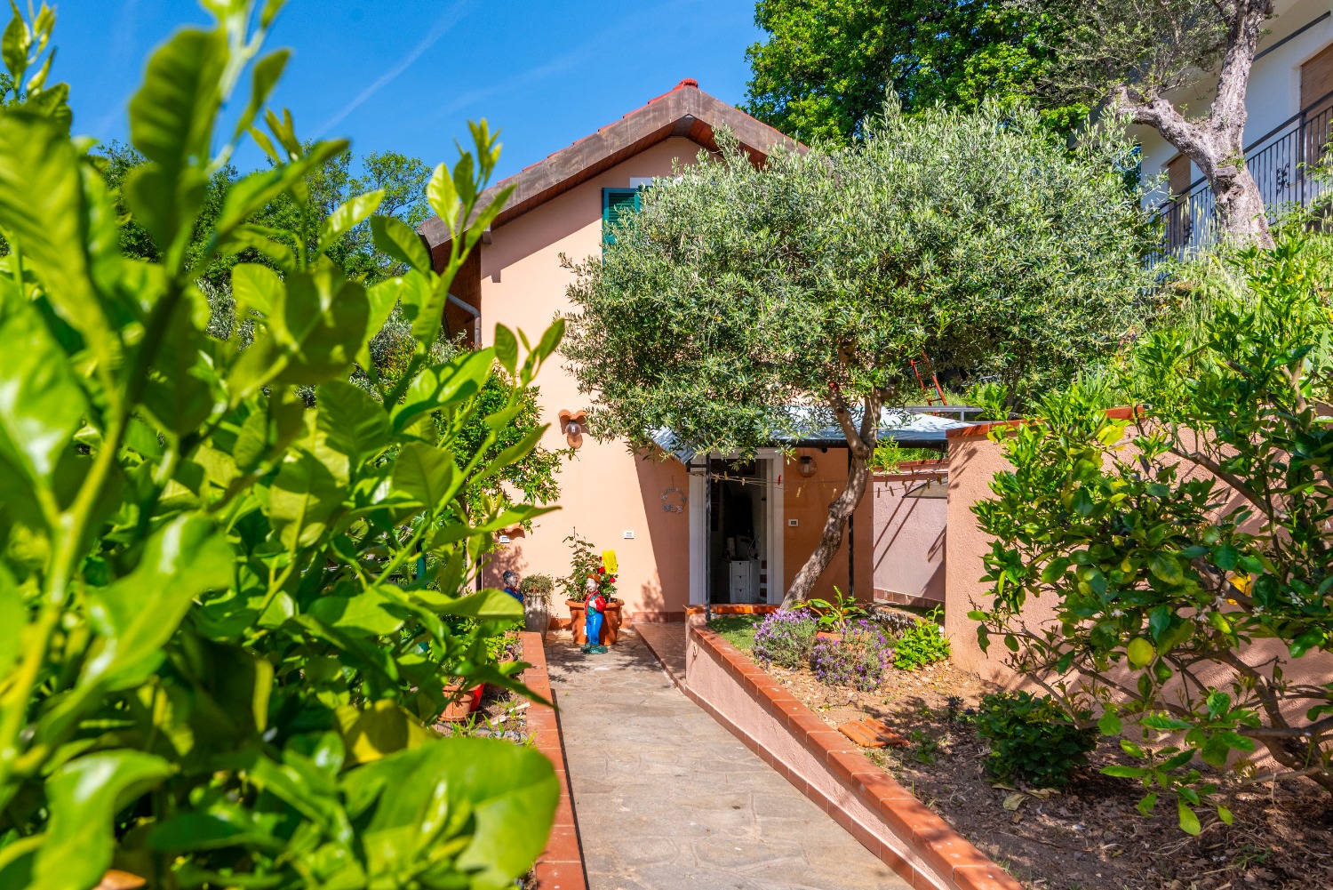 Ceriale, Villino indipendente in pieno centro