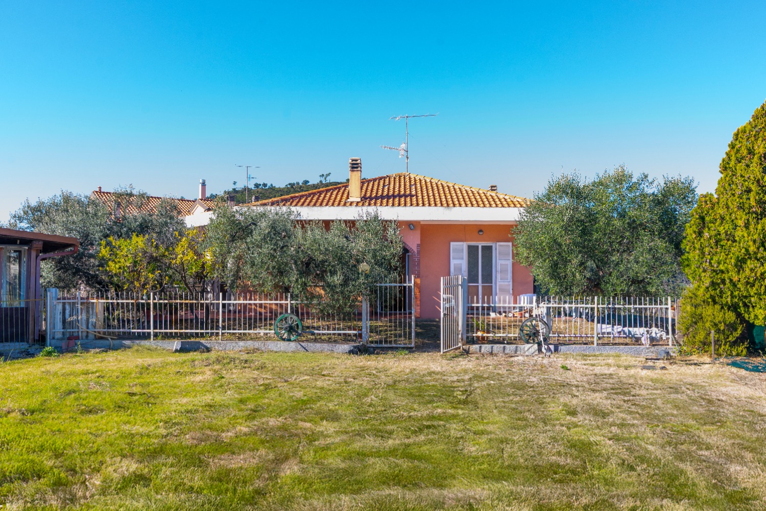 CASA INDIPENDENTE CON GIARDINO E BOX AUTO!