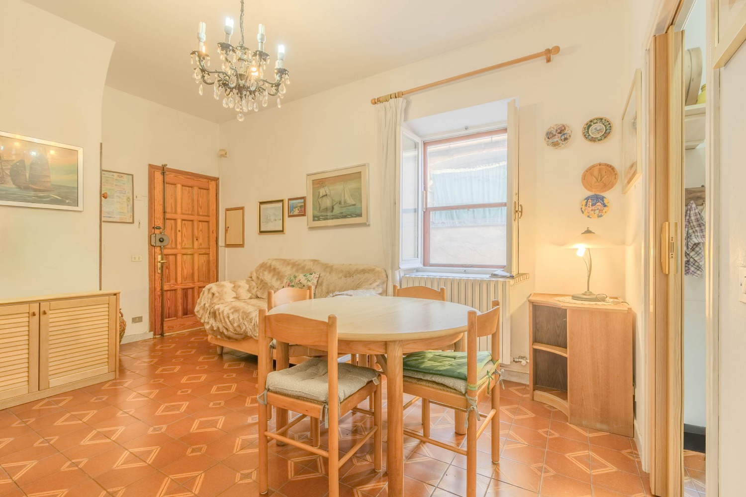 TRILOCALE CON DOPPI SERVIZI NEL CUORE DI ALBENGA!