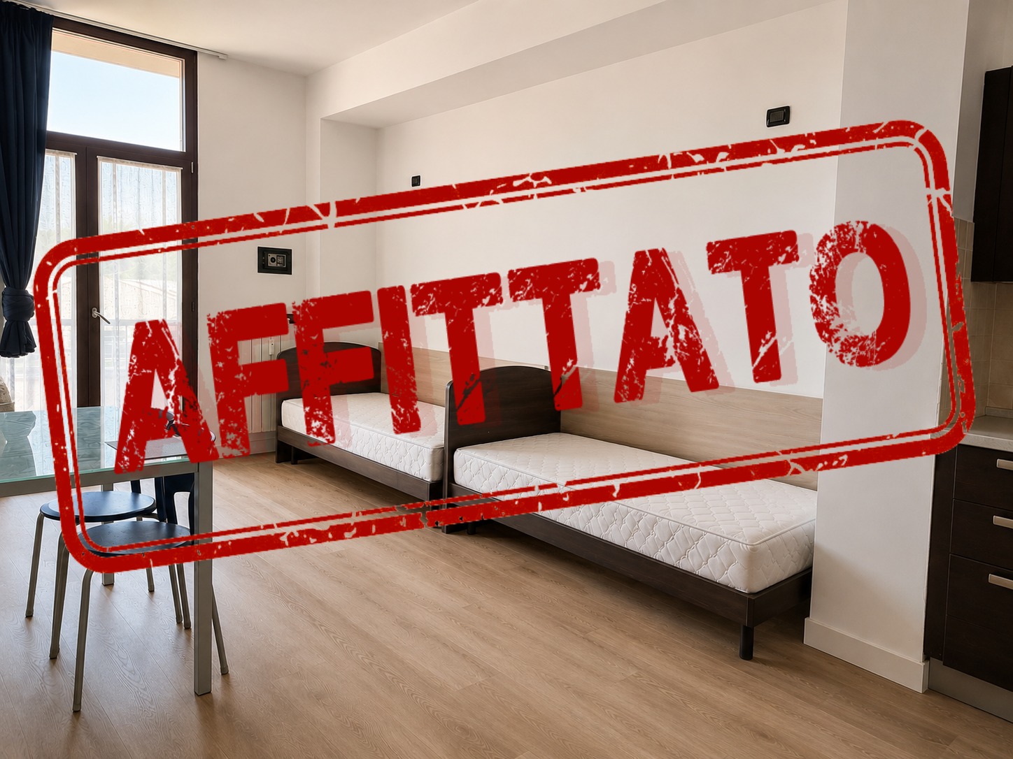 MIlano Ticinese monolocale con balcone affitto