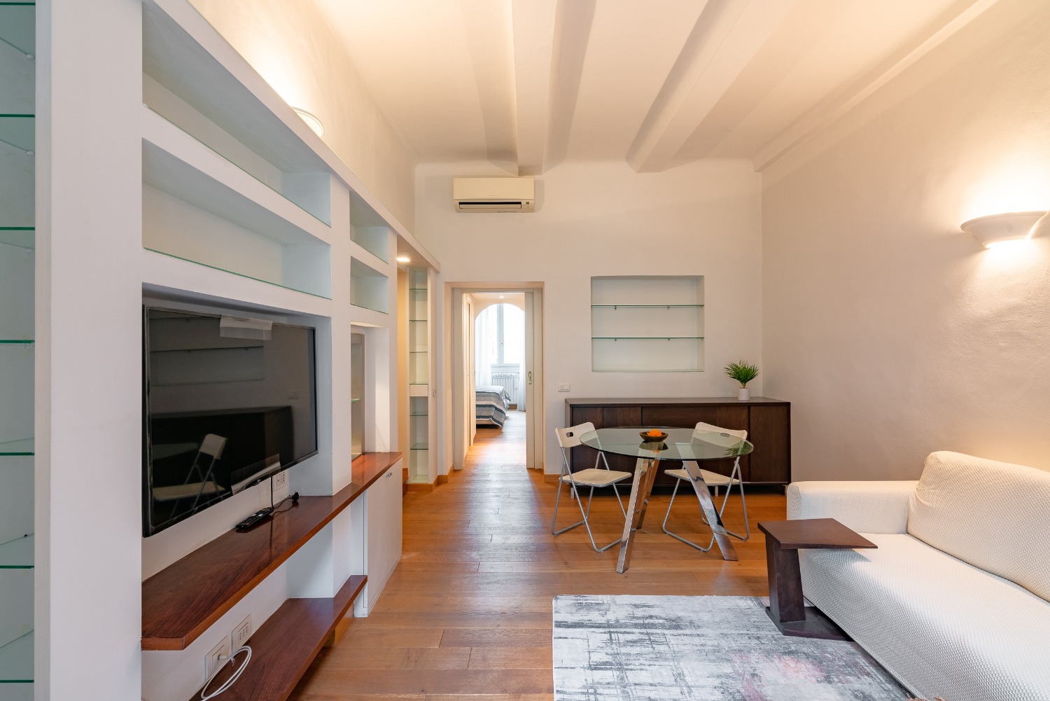 Affascinante bilocale ristrutturato con cabina armadio