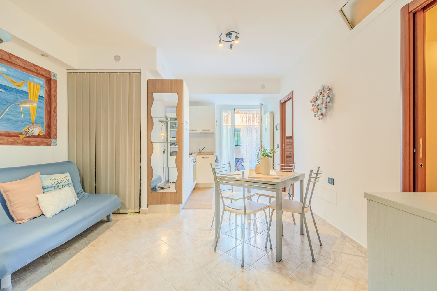 TRILOCALE A 70 METRI DAL MARE: ZONA CONFINE LOANO