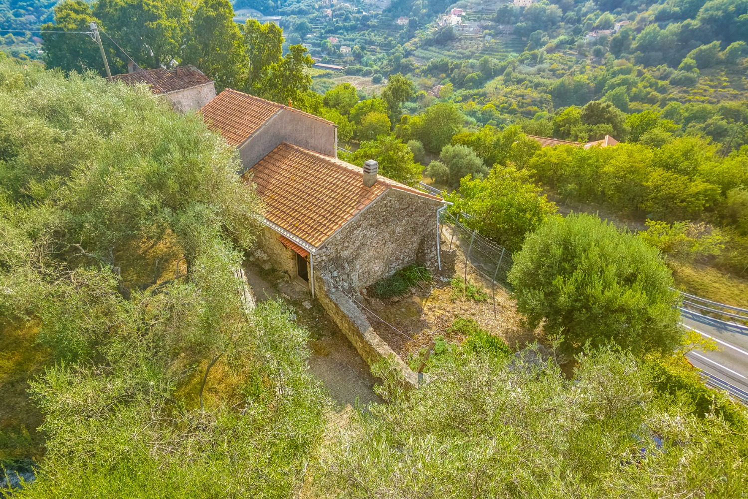 CASA INDIPENDENTE IN PIETRA CON TERRAZZA E GIARDINO A