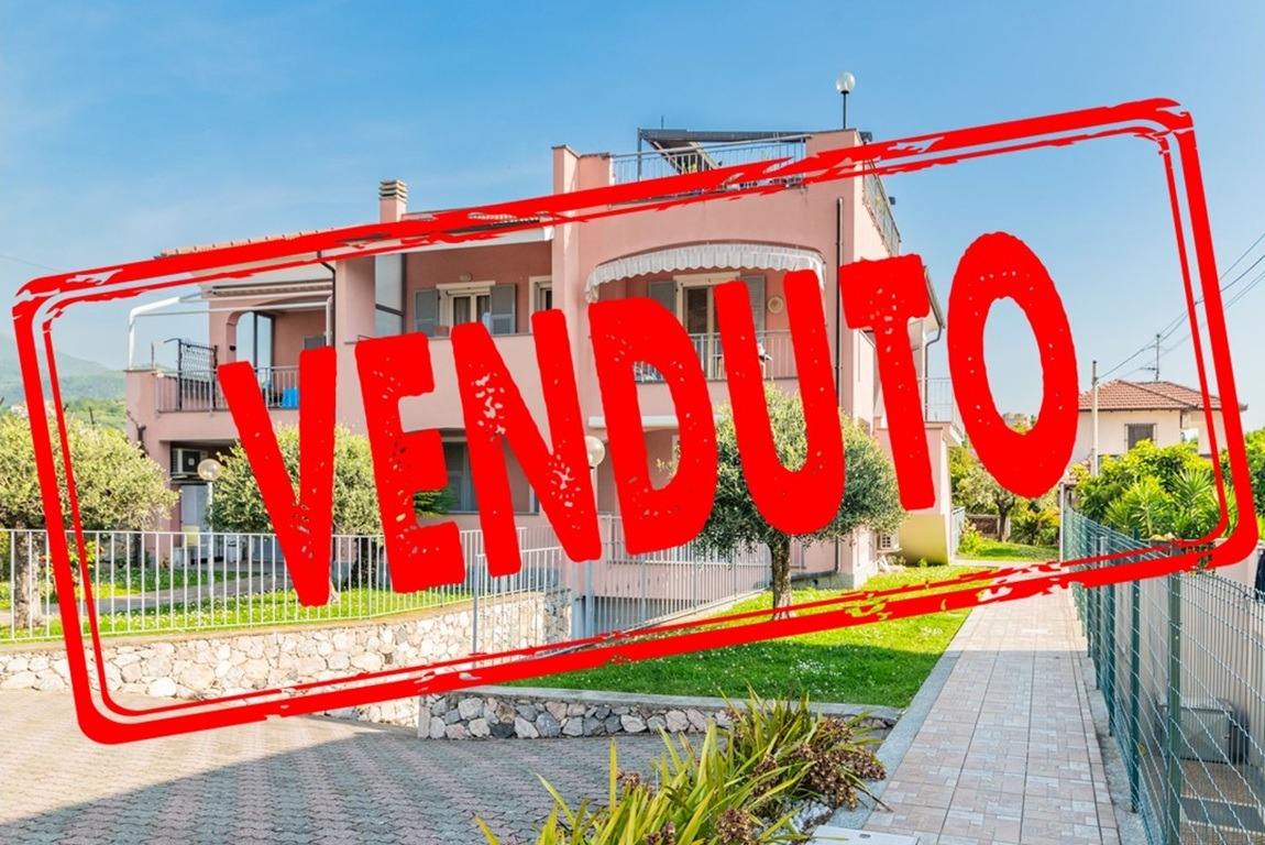 Trilocale in villa con terrazza e posto auto coperto!