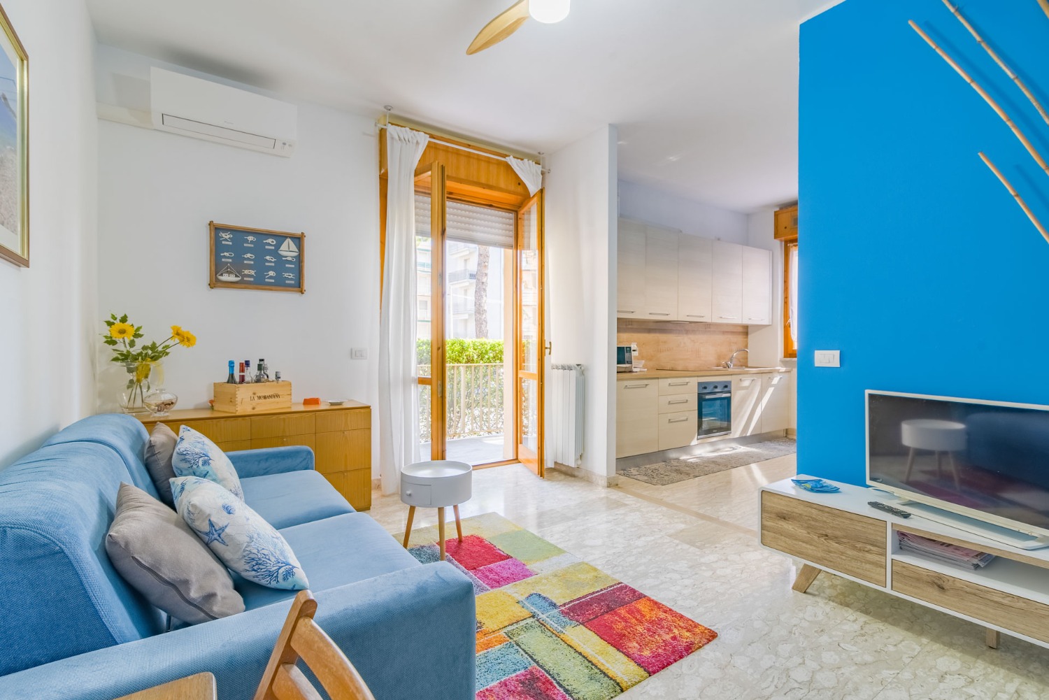 Trilocale a 100 metri dal mare con posto auto!