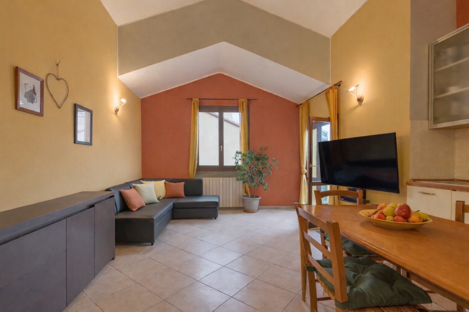 Trilocale con terrazzo vista mare e giardino