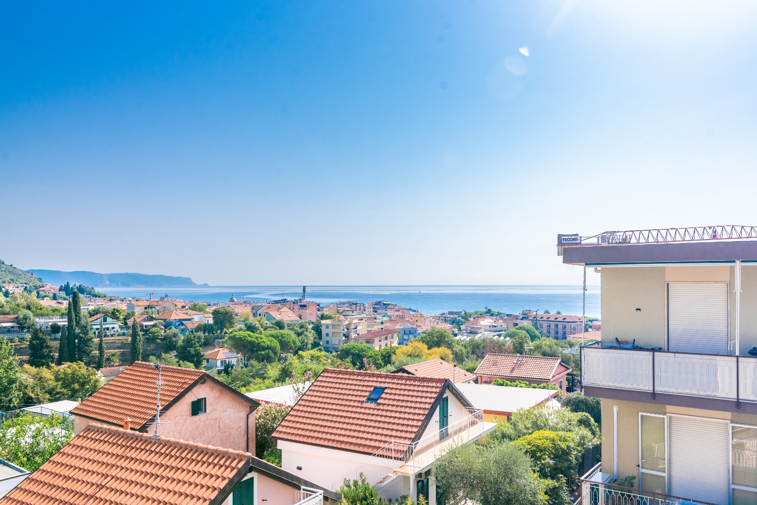 Ogni giorno inizia con il mare davanti ai tuoi occhi!