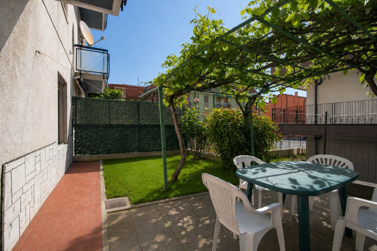 Trilocale con giardino a 400 metri dal mare!